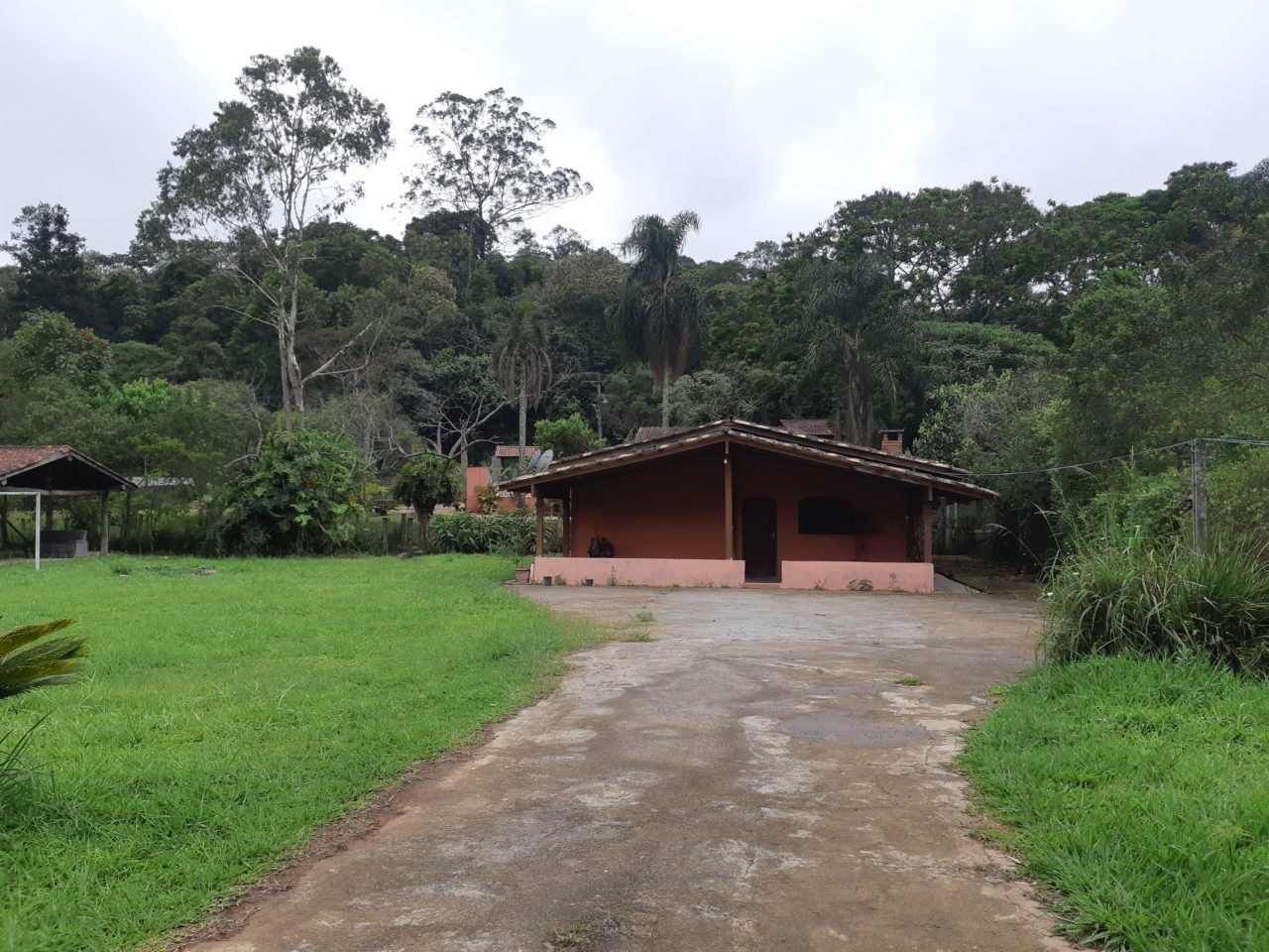 Casa à venda em Embu das Artes a 2Km do Parque Das Artes